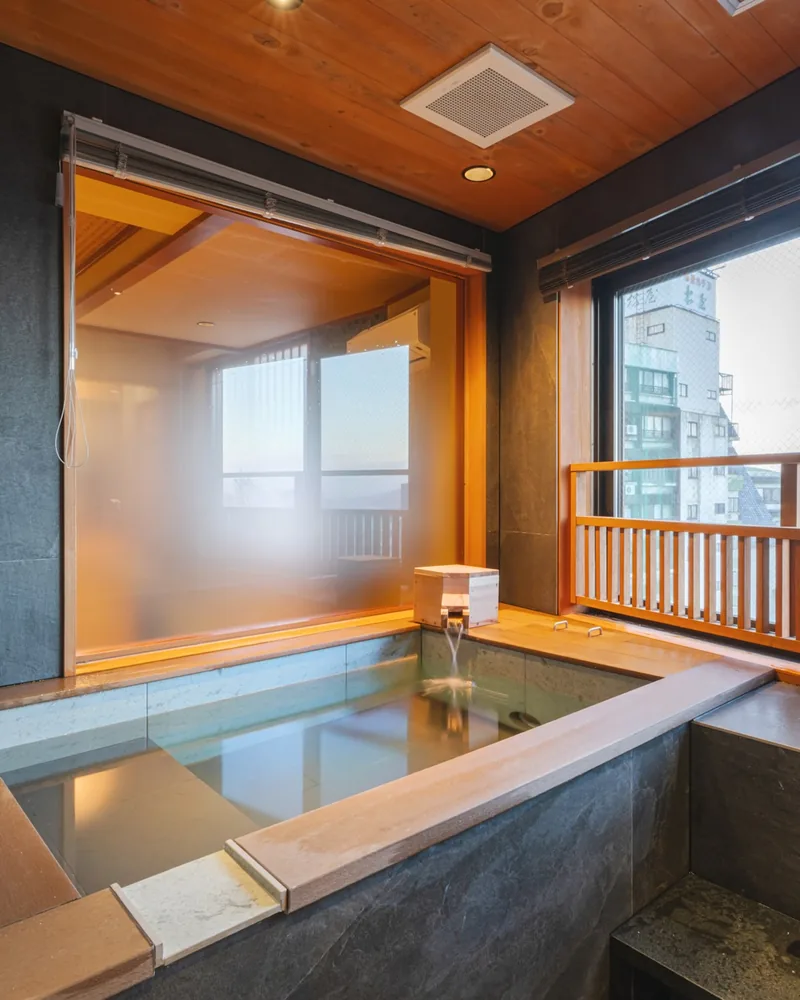 The square Towada-stone indoor bath