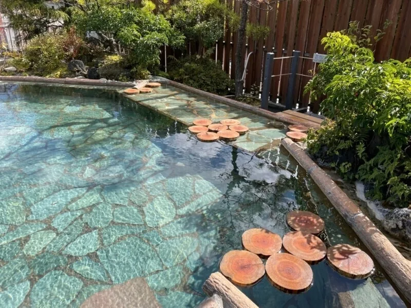 The open-air bath at Ryokan Omori