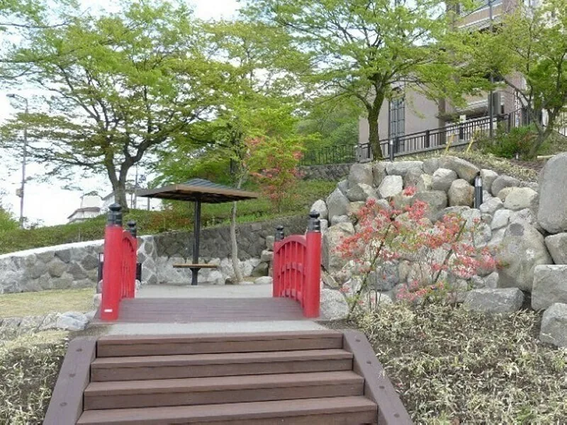 A red bridge in the inn garden