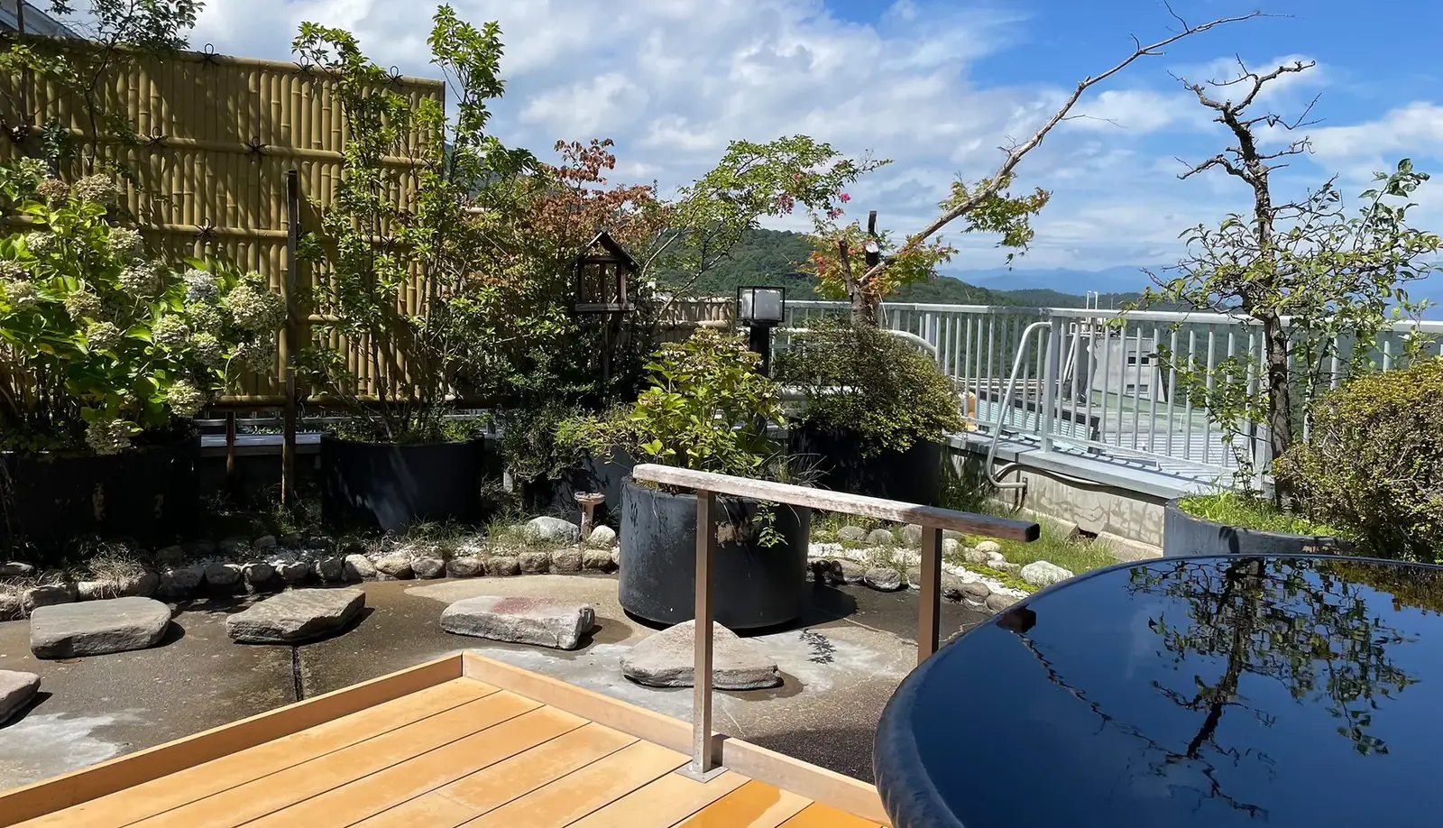 Day-use bathing, further view
