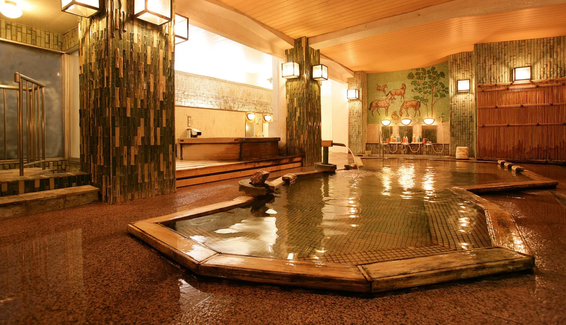 Large public bath Rakurakuyu