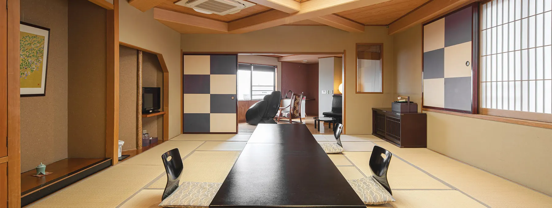 Large hinoki view bath in the family room