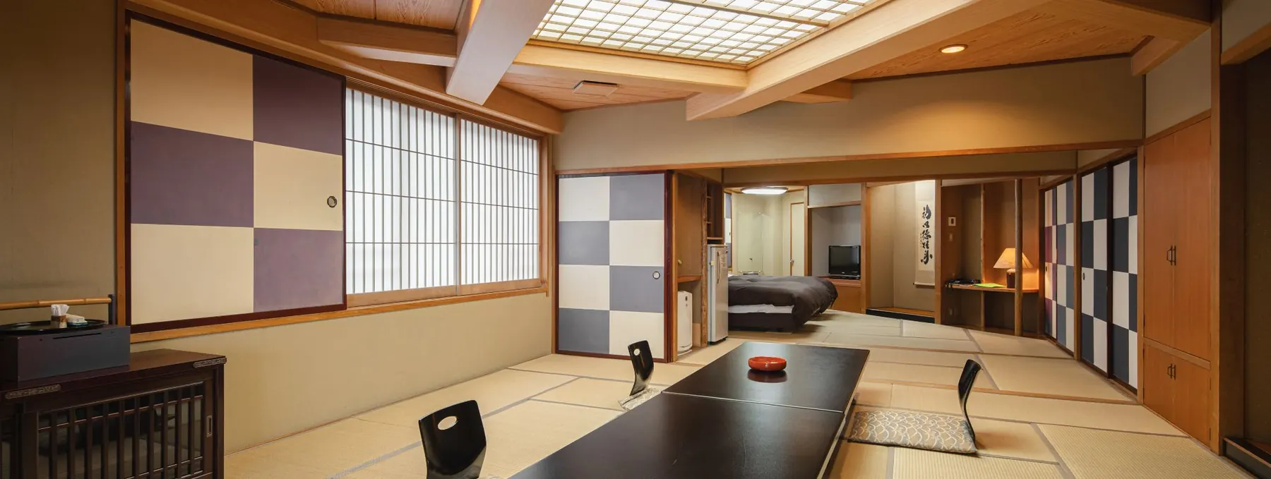 Family and group room with a large hinoki view bath