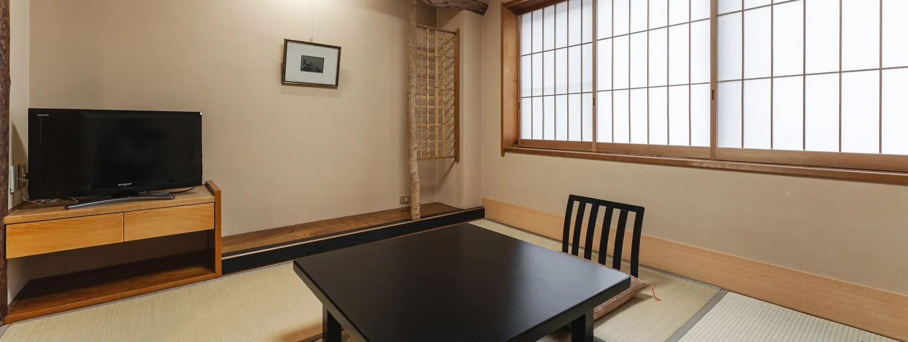 Compact six-tatami Japanese room