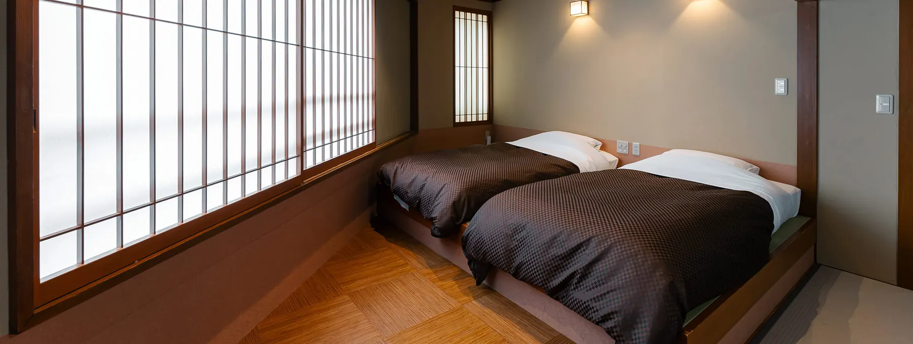 Hinoki bath in the Japanese-Western room
