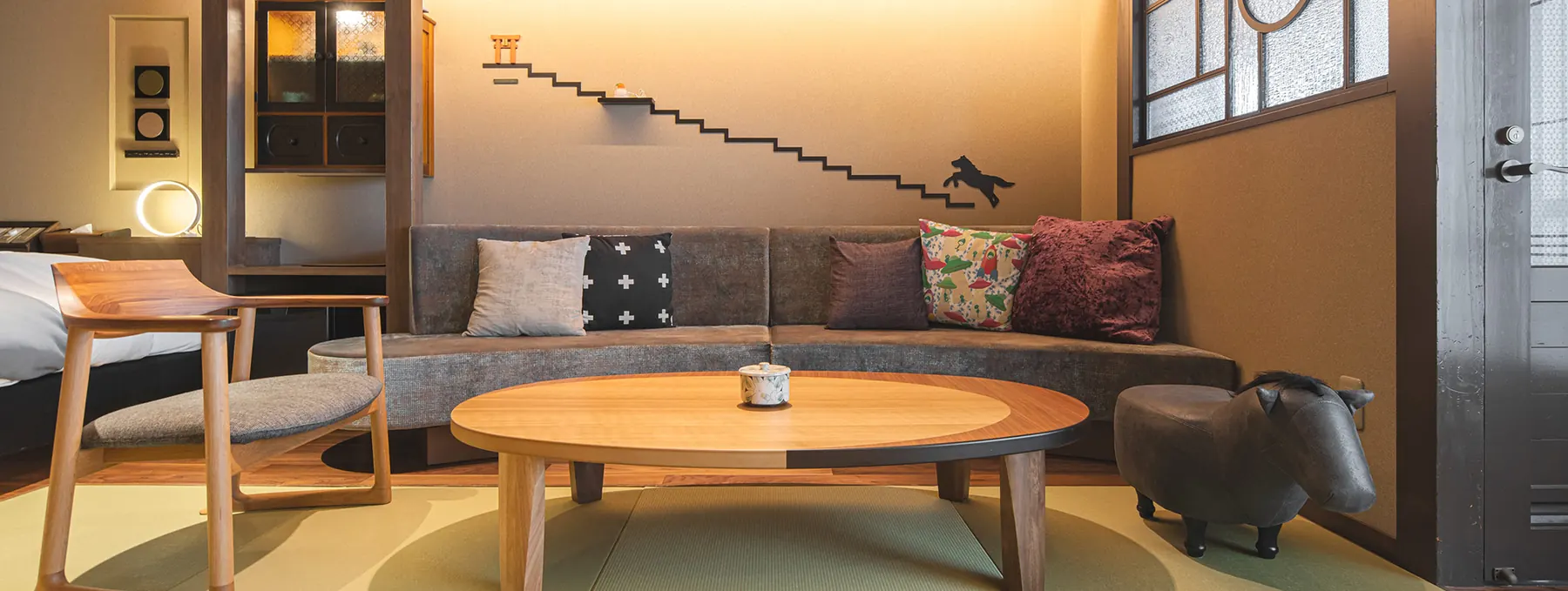 Living area of the Japanese-Western view-onsen room