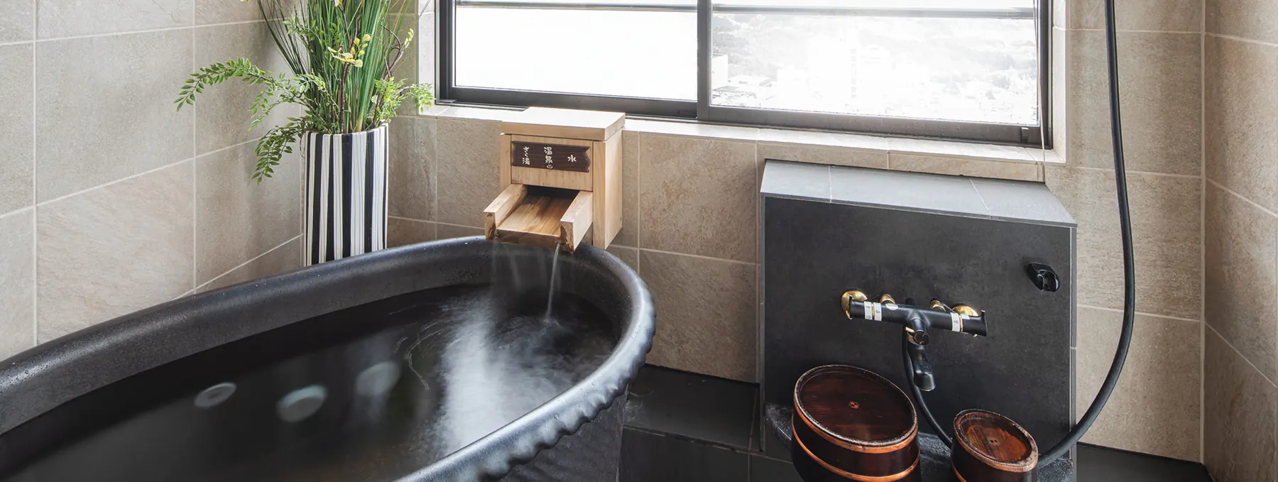 Beds in the Japanese-Western view-onsen room